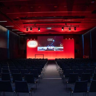 Bühnen-Setup einer Audi Konferenz 2023
